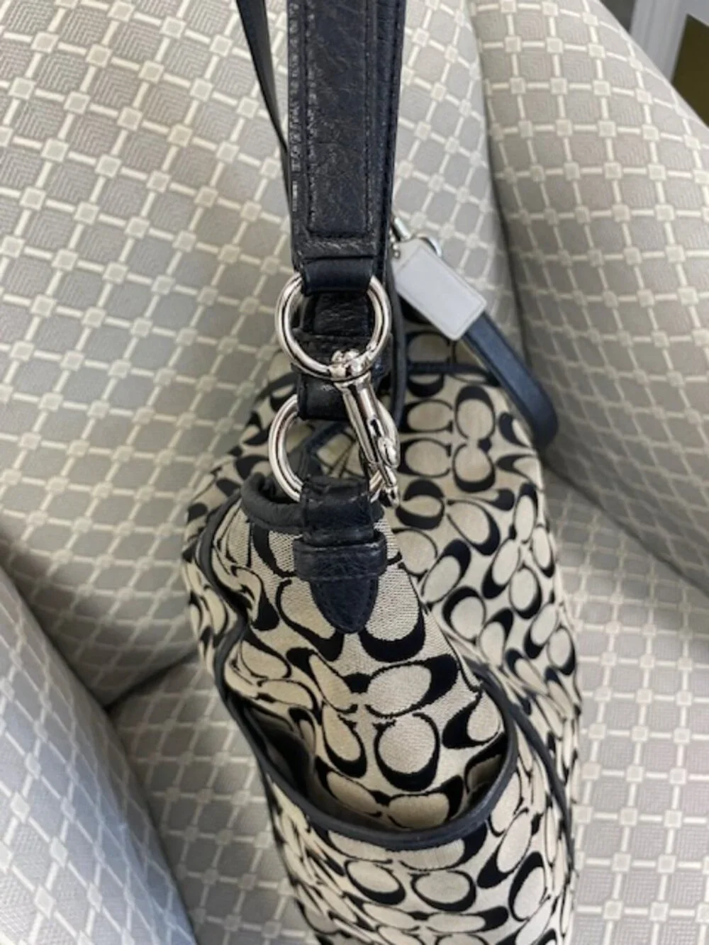 Coach Vintage Park Signature Hobo - Black and Tan